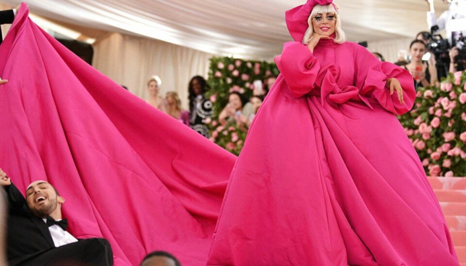 Lady Gaga forarger igen: Smed tøjet