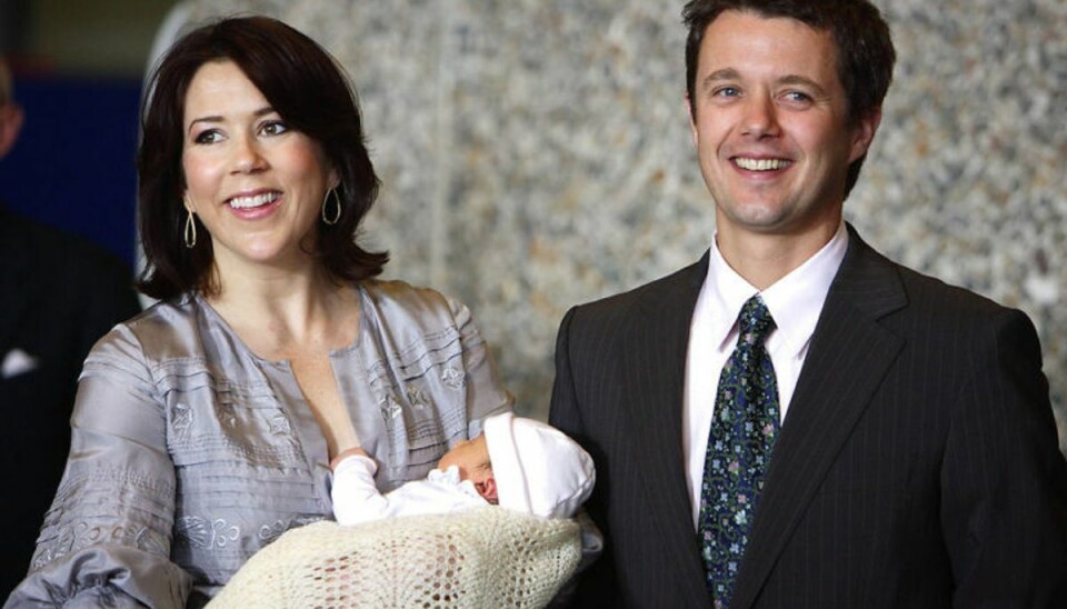 Kronprinsesse Mary og Kronprins Frederik med deres lille prinsesse, forlader Rigshospitalet. KLIK VIDERE OG SE HØJDEPUNKTER FRA ISABELLAS LIV. Foto: Scanpix Kronprinsesse Mary og Kronprins Frederik med deres lille prinsesse, forlader Rigshospitalet. KLIK VIDERE OG SE HØJDEPUNKTER FRA ISABELLAS LIV. Foto: Scanpix