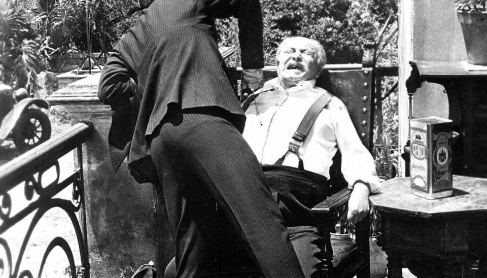 Kontroversiel Godfather-stjerne død En af de ikoniske scener fra Godfather II, Vito Corleone (Robert De Niro) dræber Don Francesco. (Foto: Scanpix)