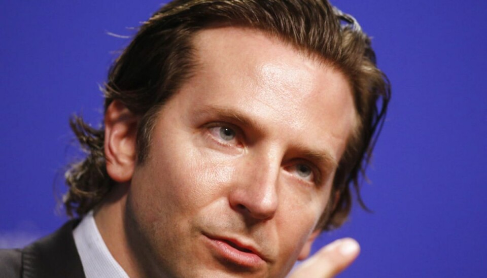 Konen er ude: Bradley Cooper single