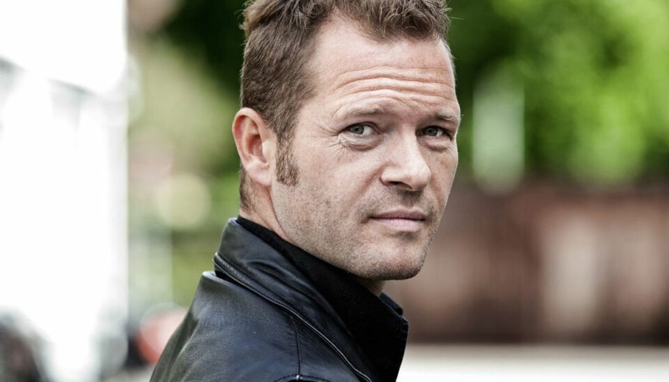 Claus Riis Østergaard spiller sammen med Anders Juul (næste billede) et brødrepar, der har sit at kæmpe med, i den kommende DR-serie Fred til lands. Klik videre for flere billeder Foto: Scanpix Claus Riis Østergaard spiller sammen med Anders Juul (næste billede) et brødrepar, der har sit at kæmpe med, i den kommende DR-serie Fred til lands. Klik videre for flere billeder Foto: Scanpix