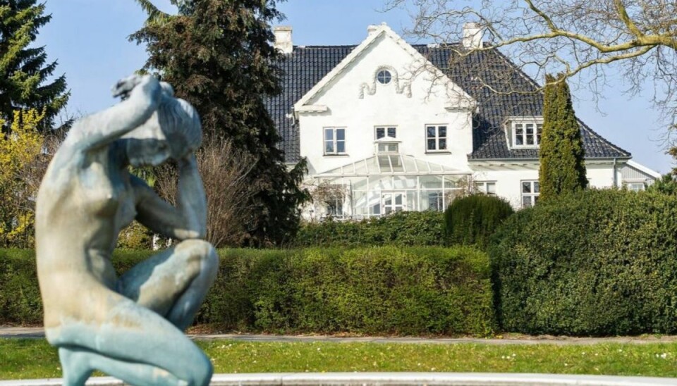 Banko-Carl sælger kæmpe villa Det er denne imponerende villa, der er til salg. Foto: Ejendomsmæglerfirmaet Henrik Ejby