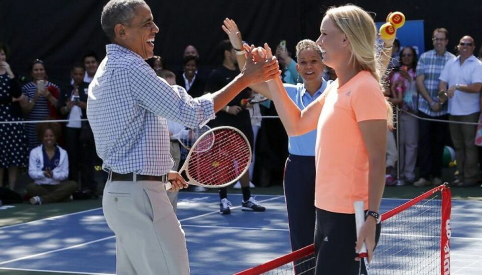 Caroline Wozniacki takker den afgående præsident i USA, Barack Obama. I et tweet skriver Wozniacki, at hun vil savne at spille tennis med præsidenten. Foto: JONATHAN ERNST/Scanpix (Arkivfoto) Caroline Wozniacki takker den afgående præsident i USA, Barack Obama. I et tweet skriver Wozniacki, at hun vil savne at spille tennis med præsidenten. Foto: JONATHAN ERNST/Scanpix (Arkivfoto)
