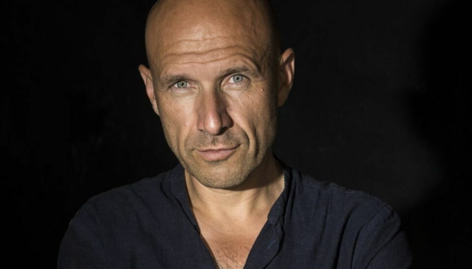Fødselar er vant til at få ørene i maskinen Historiker, debattør og tidligere studievært Adam Holm fylder 50 17. september. Foto: Sofie Mathiassen/Scanpix.