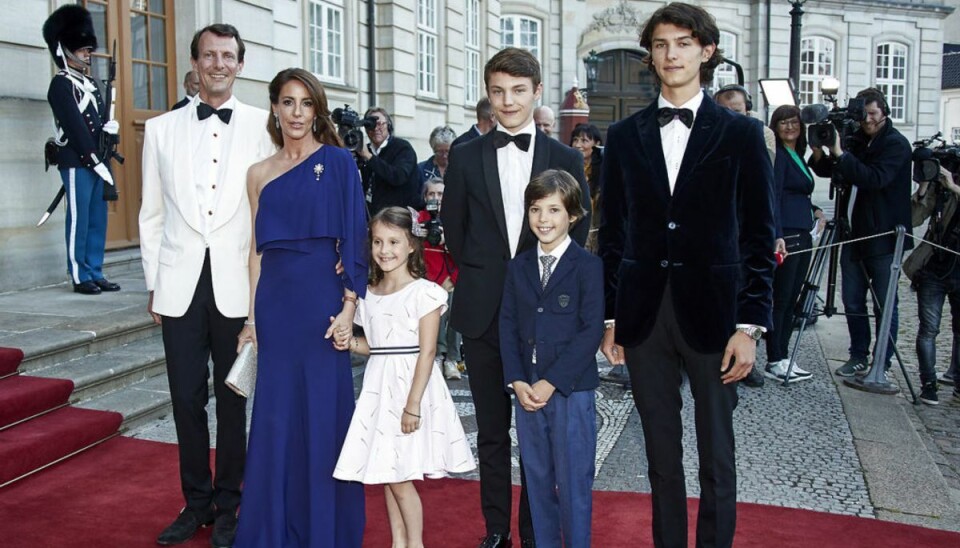 Prins Nikolai (th.) ses her sammen med Prins Joachim Prinsesse Marie Prinsesse Athena Prins Felix H.H. Prins Henrik til Joachims 50-års fødselsdag. Foto: Scanpix. KLIK for flere billeder. Prins Nikolai (th.) ses her sammen med Prins Joachim Prinsesse Marie Prinsesse Athena Prins Felix H.H. Prins Henrik til Joachims 50-års fødselsdag. Foto: Scanpix. KLIK for flere billeder.