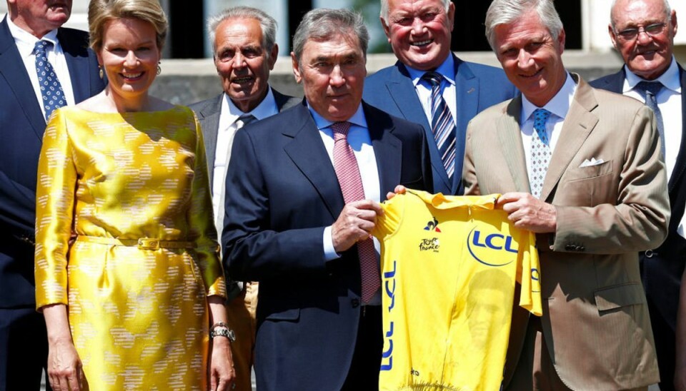 Cykellegende indlagt på hospitalet efter styrt Eddy Merckx med det belgiske kongepar. Foto: Scanpix
