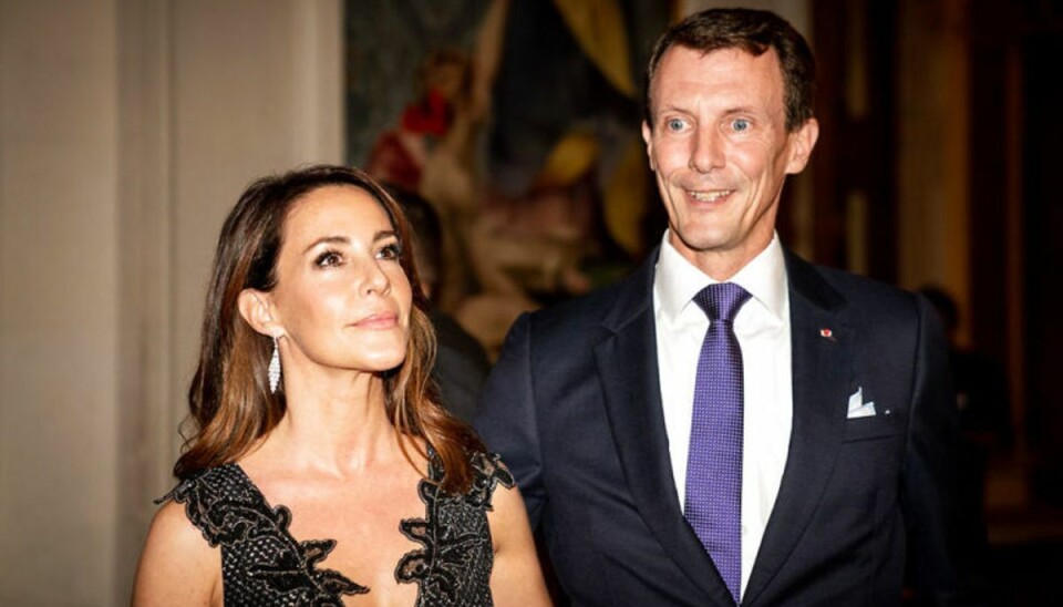 Prins Joachim og prinsesse Marie ankommer til middag på rådhuset i Paris, KLIK VIDERE OG SE, HVEM DER HAR LAVET OPSKRIFTER TIL DEN NYE KOGEBOG. Foto: Scanpix