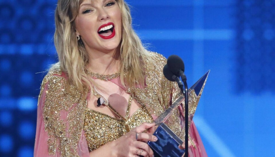 Taylor Swift kunne med sine seks nye American Music Awards-priser overhale Michael Jackson, der havde rekorden for flest statuetter. KLIK VIDERE og se flere billeder. Foto: Scanpix