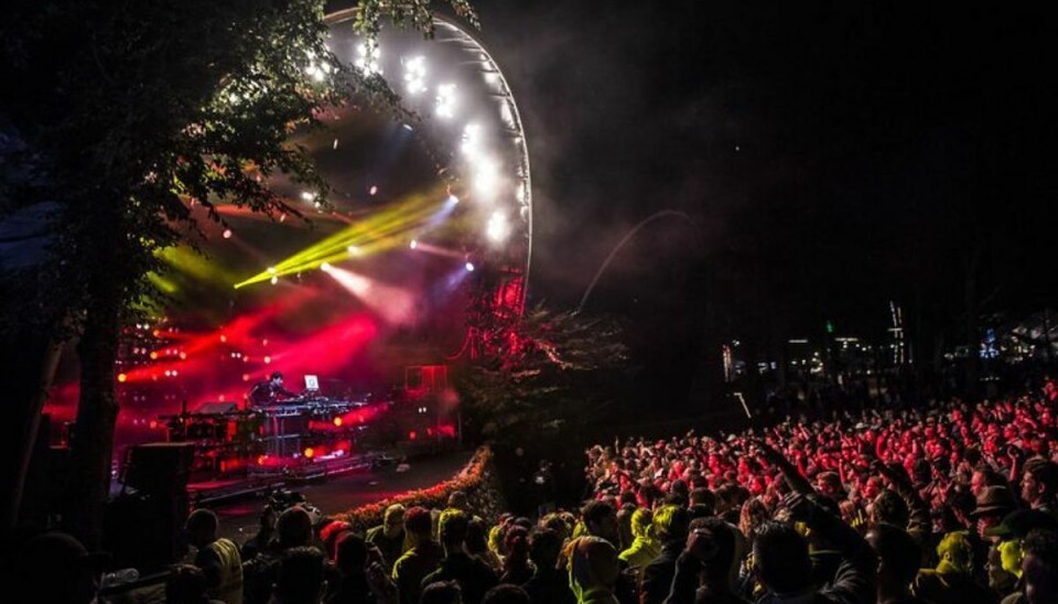 Kendisser valfarter til Smukfest På Skanderborg Festival er flere danskere taget afsted for at vifte med ørerne, heriblandt flere kendisser. Foto: Helle Arensbak/Scanpix