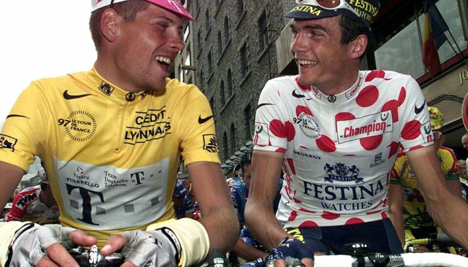Tourens publikumsfavorit med dopingpletter Jan Ullrich ses her sammen med fødselsdagsbarnet Richard Virenque. Foto: Scanpix