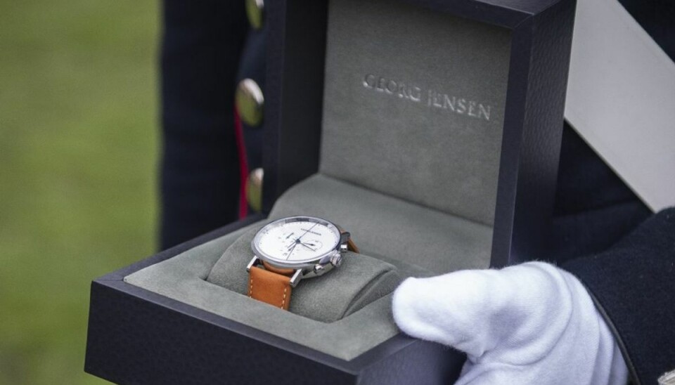 De seneste år har Dronningens Ur været et Georg Jensen-ur, som man kan se her. Billedet er fra, da uret blev uddelt i november 2019. Foto: Ida Guldbæk Arentsen/Scanpix. KLIK og se billeder af andre udgaver af Dronningens Ur. De seneste år har Dronningens Ur været et Georg Jensen-ur, som man kan se her. Billedet er fra, da uret blev uddelt i november 2019. Foto: Ida Guldbæk Arentsen/Scanpix. KLIK og se billeder af andre udgaver af Dronningens Ur.