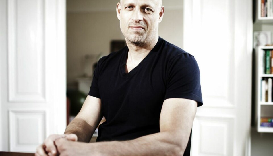Ekspert: Sådan udgiver du selv dine bøger Henrik Frederiksen fortæller, at det er meget, meget vigtigt, at du som forfatter har kontakt til en god redaktør, du kan sparre med. Foto: Scanpix.