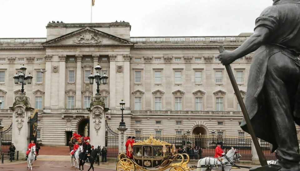 For mange er det drømmejobbet at komme til at arbejde på Buckingham Palace. Men det stiller store krav. Klik videre for flere billeder. Foto: Scanpix/REUTERS/Simon Dawson