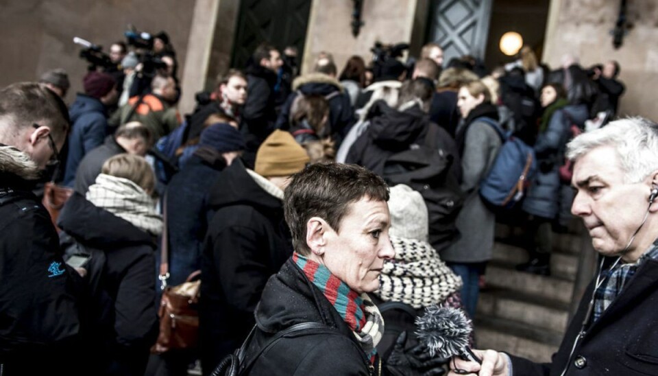 Benhård krimireporter i markant skifte Janni Pedersen ses ellers oftest som her – foran danske retssale. Foto: Scanpix