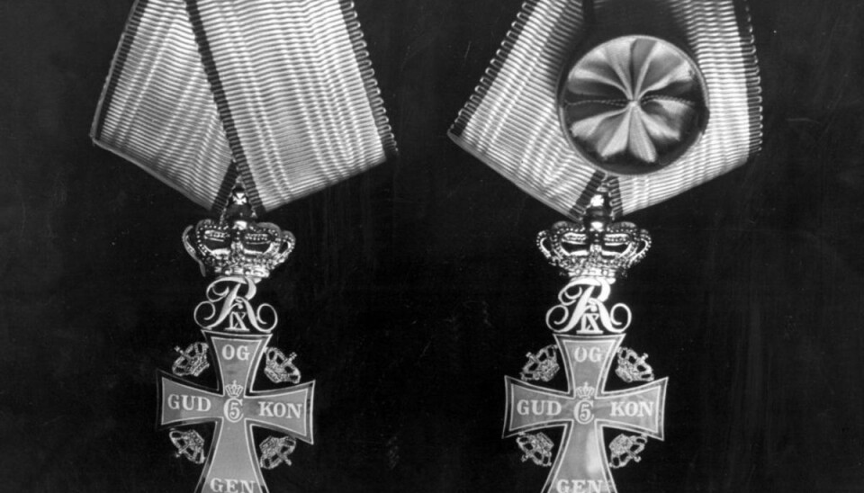 Kongehuset siger stop: Dette er ikke i orden Det er blandt andet medaljer som disse, der kan købes. Hers ses Dannebrogordenen. Foto: Kurt Nielsen / Scanpix