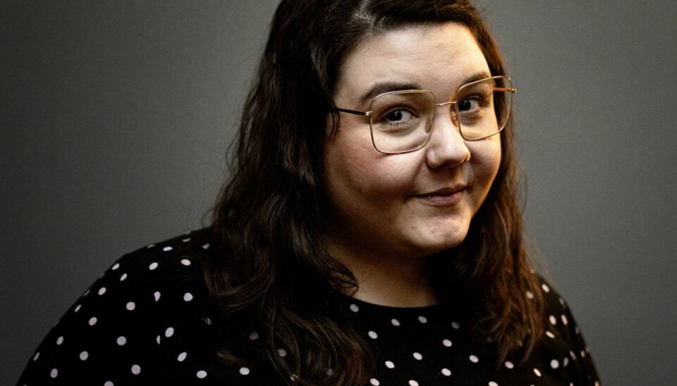 Da Sofie Hagens selvhad stoppede Portræt af komiker og forfatter Sofie Hagen bor og arbejder til dagligt i England. Hun har været et smut forbi Danmark for at tale om sin nye bog. Foto: Ida Guldbaek Arentsen/Ritzau Scanpix.