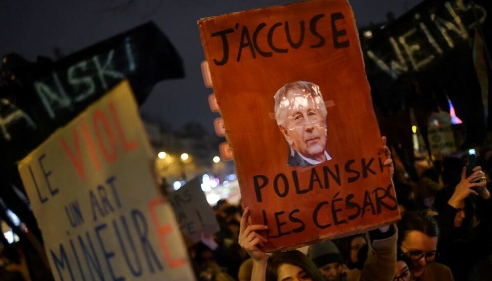 Store protester efter prisuddeling Der var generelt rigtig dårlig stemning udenfor prisuddelingen, hvor Roman Polanski modtog flere priser. Foto: Scanpix