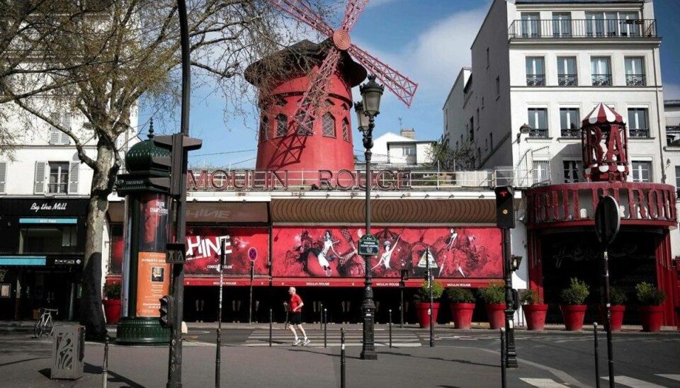 Moulin Rouge-dansere bytter scene ud med hjemmet