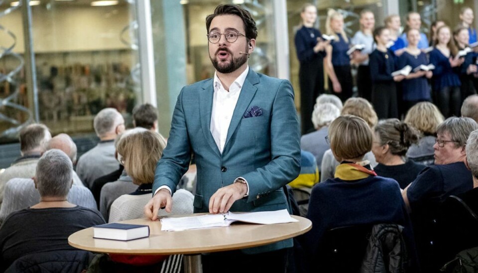 Phillip Faber synger folk gennem krisen: Det er fuldstændig overvældende