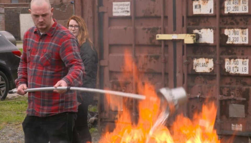 Den 26-årige Dannie fik at vide, at hans økonomi var på vej op i flammer. Men med Luksusfældens hjælp blev det rettet op. Foto: Nent Group/ TV 3/ ViaPlay Den 26-årige Dannie fik at vide, at hans økonomi var på vej op i flammer. Men med Luksusfældens hjælp blev det rettet op. Foto: Nent Group/ TV 3/ ViaPlay