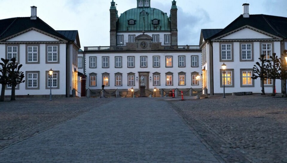 Sygdom får Kongehuset til at aflyse alt Der var mennesketomt ved Fredensborg den 12. marts, og det afspejler meget god kongehusets tilgang til offentlig opførsel for tiden. Foto: Keld Navntoft/Ritzau Scanpix