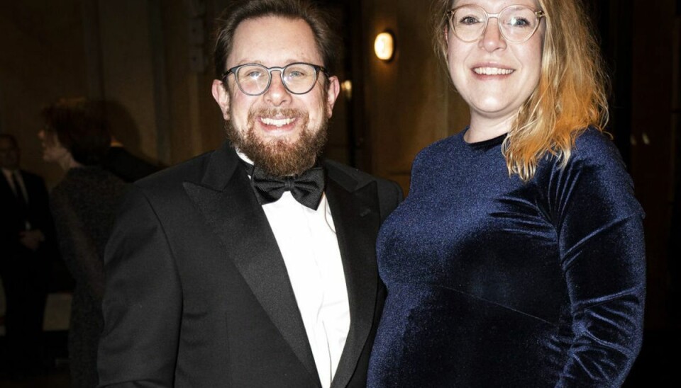 Simon Emil Ammitzbøll-Bille med hustru Kristine Rishøj Bille i Det Kongelige Teater. Hustruen er tydeligt gravid. Nu er parret forældre til to. (Foto: Niels Christian Vilmann/Ritzau Scanpix)