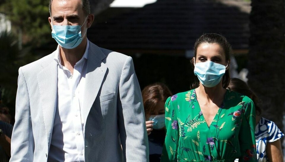 Kongepar besøger coronaramte øer