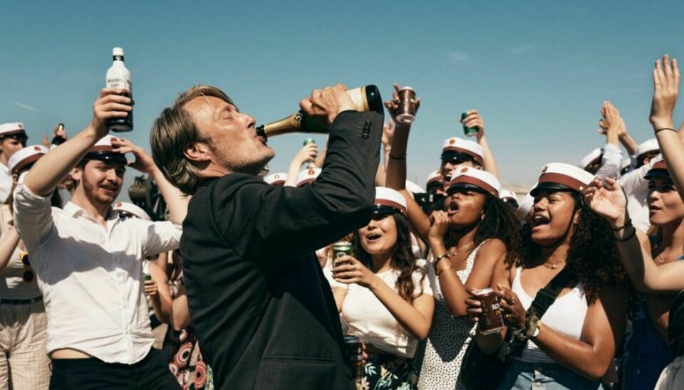 I filmen Druk spiller Mads Mikkelsen gymnasielæreren Martin, der eksperimenterer, om hvorvidt han er mere kreativ og får mere selvtillid ved at drikke en daglig dosis alkohol. Foto: Henrik Ohsten/Free