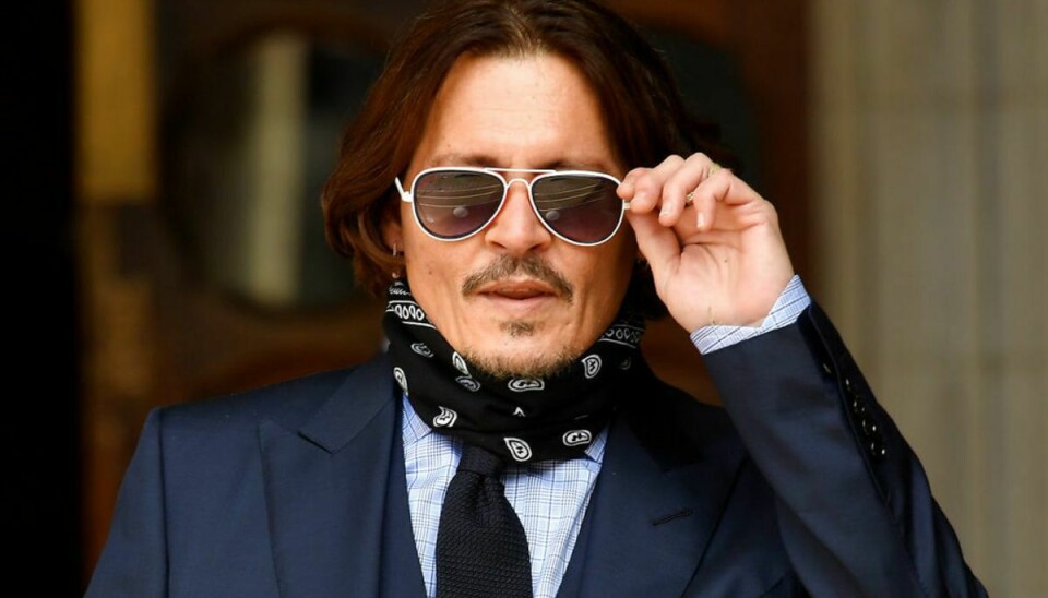 Her ses Johnny Depp ankomme til retten tirsdag 14. juli i forbindelse med hans injurieringssag mod avisen The Sun.Foto: Toby Melville / SCANPIX