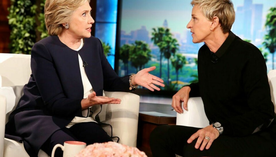 Ellen DeGeneres har haft mange berømte gæster på sit show. Her besøger Hillary Clinton showet.Foto: Lucy Nicholson / Scanpix