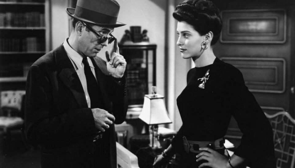 Sonia Darrin ses her sammen med Humphrey Bogart i filmen The Big Sleep. Foto: Scanpix/