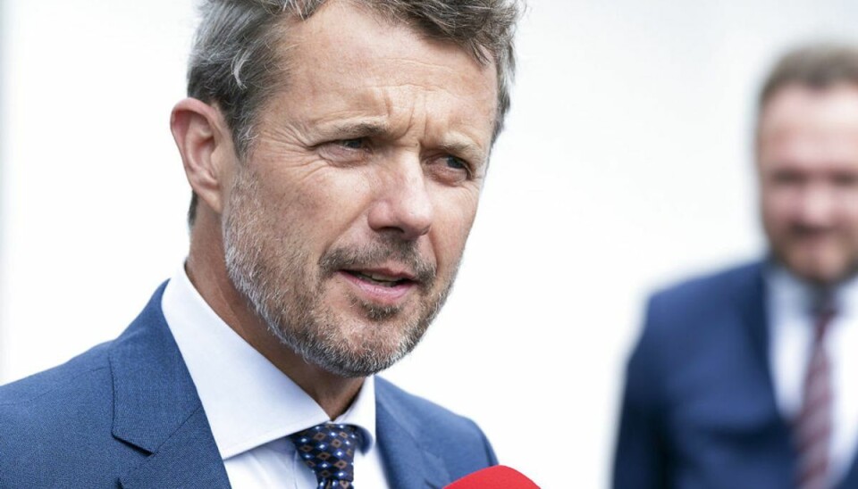 Frederik om Joachim: Han er træt Kronprins Frederik mødte pressen i anledning af indvielsen af det ombyggede Asnæsværk i Kalundborg, (Foto: Claus Bech/Ritzau Scanpix)