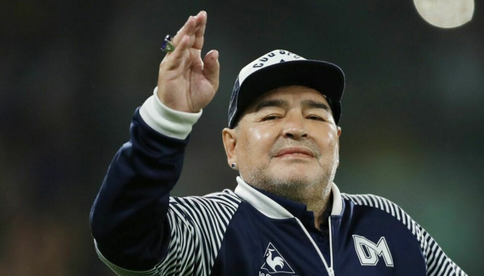 Diego Maradona er i øjeblikket ansat som cheftræner i Gimnasia i den bedste argentinske fodboldrække. I dag fylder han 60. Foto: Agustin Marcarian/Reuters