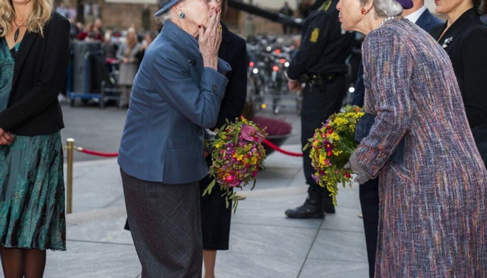 Folketinget er åbnet – med luftkindkys og afstand – klik for at se flere royale billeder fra dagen. (Foto: Martin Sylvest/Scanpix)