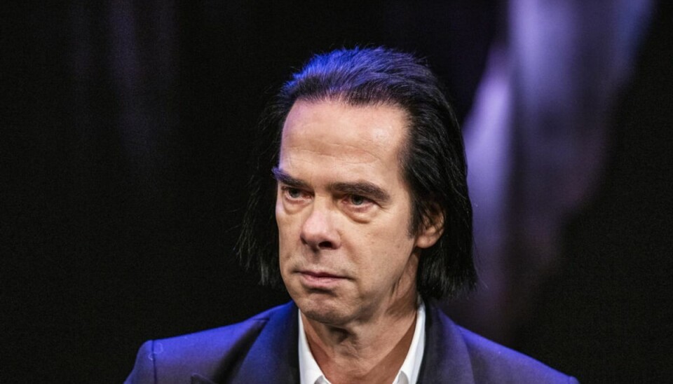 -Åbner sig for første gang i årevis Nick Cave har ikke lyst til at lade coronapandemien træde for tydeligt frem i sit arbejde af frygt for at gøre det flygtigt og irrelevant. – Det er vigtigt for mig at skrive om ting, der er mere universelle. Jeg har været i studiet, og det, jeg laver lige nu, er meget mørkt, afslører han. – Foto: Scanpix.