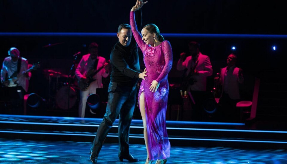 -Min kæreste siger jeg bruger min krop anderledes Merete Mærkedahl og partner Thomas Evers Poulsen indkasserede 35 point for deres intense rumba. Ifølge dansedommer Nikolaj Hübbe var parrets rumba sæsonens flotteste. – Foto: Martin Sylvest/Ritzau Scanpix.