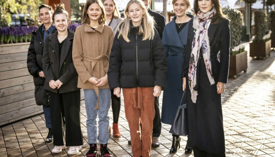 Kronprinsesse Mary deltager sammen med Unicef i en live-streamet samtale med børn i forbindelse med Børnenes Dag og ses her sammen med blandt andet generalsekretær for Unicef Danmark Karen Hækkerup, Unicef Danmarks bestyrelsesformand Alfred Josefsen, direktør i Tivoli Susanne Mørch Koch, Thea, Vilma, Esther og tv-værten Sofie Østergaard i Tivoli i København, fredag den 20. november 2020. Foto: Mads Claus Rasmussen/Ritzau Scanpix Kronprinsesse Mary deltager sammen med Unicef i en live-streamet samtale med børn i forbindelse med Børnenes Dag og ses her sammen med blandt andet generalsekretær for Unicef Danmark Karen Hækkerup, Unicef Danmarks bestyrelsesformand Alfred Josefsen, direktør i Tivoli Susanne Mørch Koch, Thea, Vilma, Esther og tv-værten Sofie Østergaard i Tivoli i København, fredag den 20. november 2020. Foto: Mads Claus Rasmussen/Ritzau Scanpix