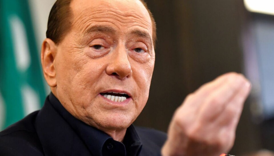 På sygehuset med hjerteproblemer Italiens tidligere premierminister Silvio Berlusconi forlader San Raffaele-hospitalet i Milano i september, hvor han var indlagt til behandling for covid-19 og en mild lungebetændelse. Arkivfoto: REUTERS/Massimo Pinca/Ritzau Scanpix.