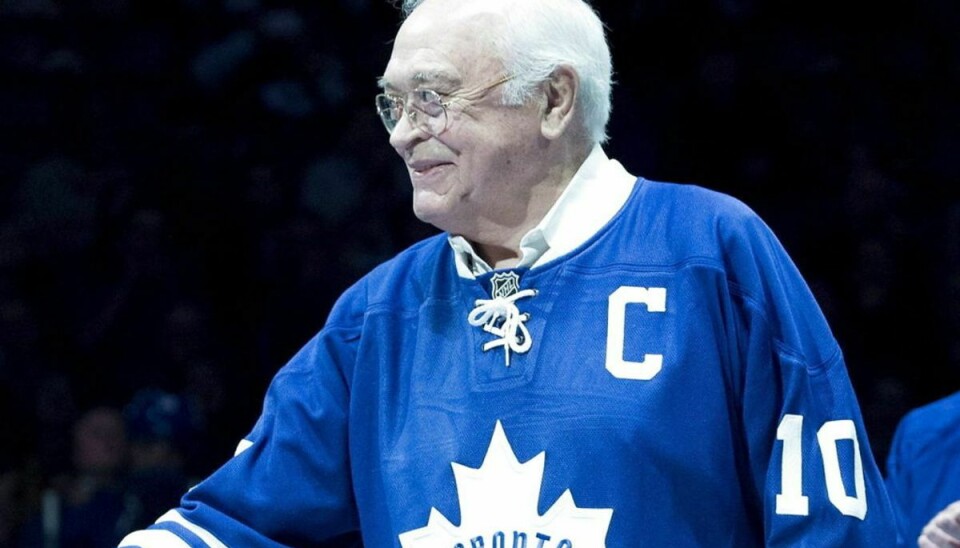 Den canadiske ishockey legende George Armstrong er død. Han blev 90 år gammel. Foto: Scanpix/Darren Calabrese/The Canadian Press via AP