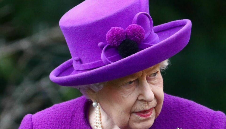 Dronning Elizabeth er lige nu på udkig efter en kreativ person, der kan designe og bidrage til fremtidssikringen af kongelig merchandise. Klik videre for flere billeder. Foto: Scanpix/REUTERS/Hannah McKay