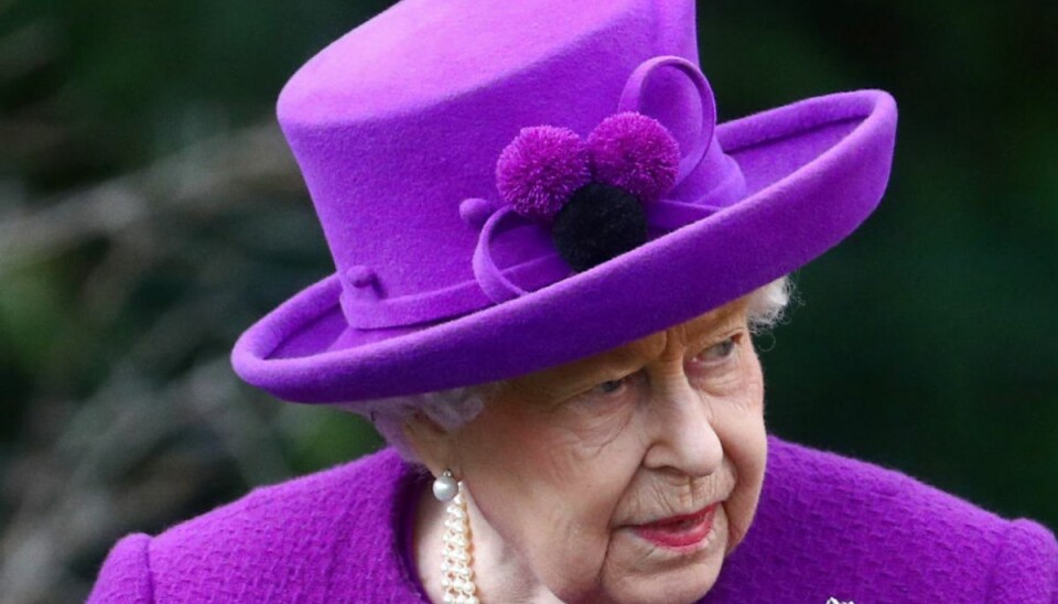 Dronning Elizabeth er lige nu på udkig efter en kreativ person, der kan designe og bidrage til fremtidssikringen af kongelig merchandise. Klik videre for flere billeder. Foto: Scanpix/REUTERS/Hannah McKay Dronning Elizabeth er lige nu på udkig efter en kreativ person, der kan designe og bidrage til fremtidssikringen af kongelig merchandise. Klik videre for flere billeder. Foto: Scanpix/REUTERS/Hannah McKay
