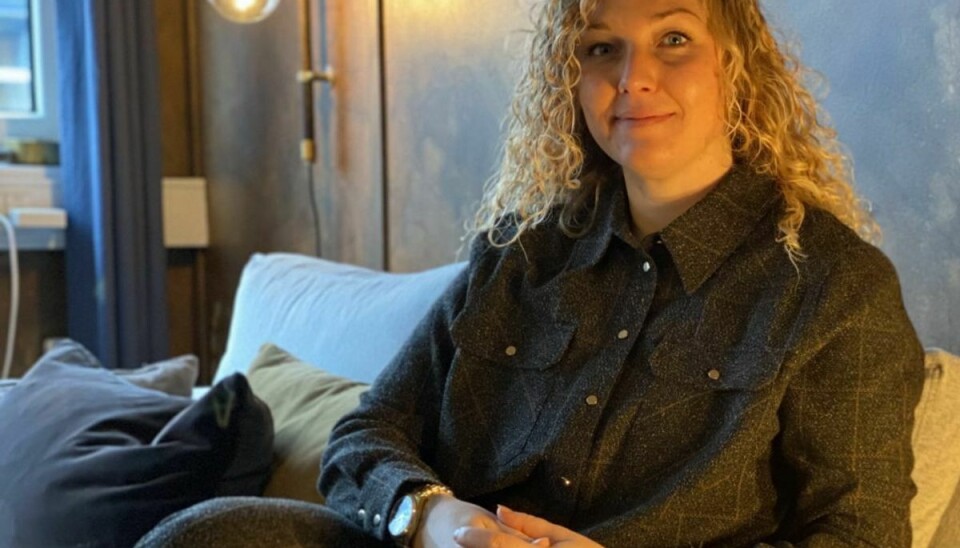 Lisbeth Mikkelsen driver med succes Wallpipe i Randers, hvorfra hun sælger bæredygtige lamper og interiør. Foto: TV2 Østjylland.