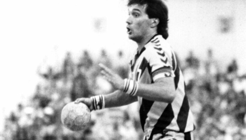 Tøjet var stribet – og shortsene nærmest en Speedo i størrelse L. Her Morten Stig Christensen. KLIK for flere billeder. Foto: Mogens Ladegaard/Scanpix. Tøjet var stribet – og shortsene nærmest en Speedo i størrelse L. Her Morten Stig Christensen. KLIK for flere billeder. Foto: Mogens Ladegaard/Scanpix.