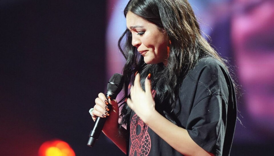 I tårer efter X Factor-exit: Det skal Hiba nu Hiba Chehade brød sammen under sin omsang og måtte starte forfra på den, da hun havde sundet sig en smule. – Foto: Tariq Mikkel Khan/Ritzau Scanpix