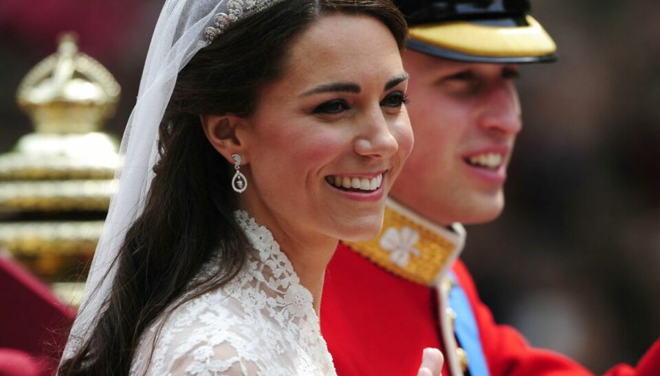 Hertuginde Kate og prins William ved deres bryllup den 29. april 2011. Kan du se brøden?. Klik videre for flere billeder. Foto: Scanpix/REUTERS/Kieran Doherty Hertuginde Kate og prins William ved deres bryllup den 29. april 2011. Kan du se brøden?. Klik videre for flere billeder. Foto: Scanpix/REUTERS/Kieran Doherty