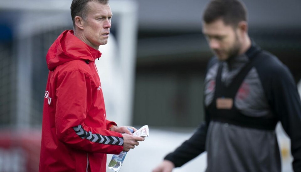 Scorede fire mål med bandage Morten Wieghorst er i dag ansat som assistenttræner på det danske fodboldlandshold. Den 25. februar fylder den tidligere midtbanespiller 50 år. – Foto: Liselotte Sabroe/Ritzau Scanpix