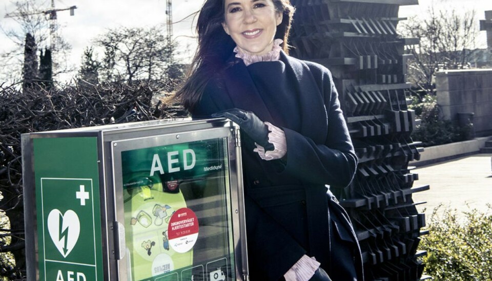 H.K.H. Kronprinsessen markerer opsætningen af ny døgntilgængelig hjertestarter nær Amalienborg Slotsplads. Foto: Linda Johansen/Hjerteforeningen H.K.H. Kronprinsessen markerer opsætningen af ny døgntilgængelig hjertestarter nær Amalienborg Slotsplads. Foto: Linda Johansen/Hjerteforeningen