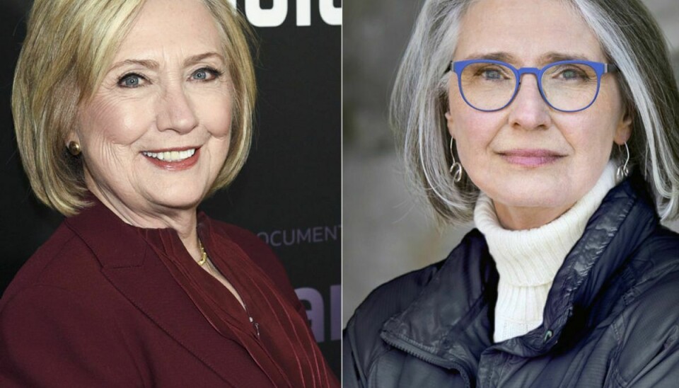 Hillary Clinton (til venstre) og Louise Penny (til højre) har i samarbejde skrevet spændingsromanen “State of Terror”, der udkommer til oktober. – Foto: Ritzau Scanpix.