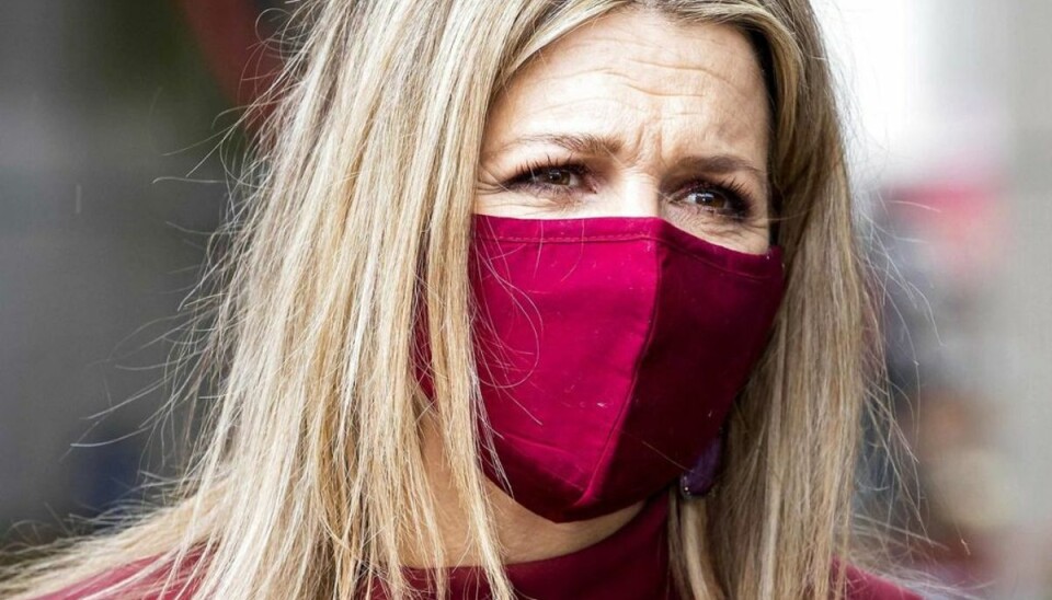 Seks pletskud: Dronning strålede i bordeaux