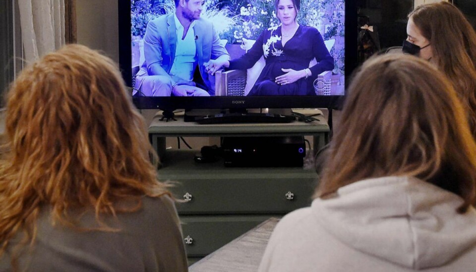 Millioner af seere så interview med Harry og Meghan I en meningsmåling fra YouGov svarer 61 procent af de 18-24-årige briter, at de mener, at Harry og Meghan er blevet behandlet uretfærdigt af den britiske kongelige familie. Foto: Olivier Douliery/AFP